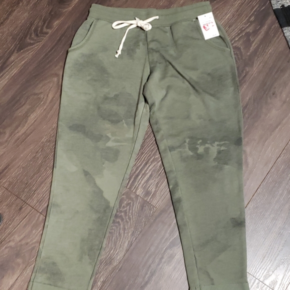 Alternative Pants - 👖ALTERNATIVE CAMO SWEATPANTS 👖